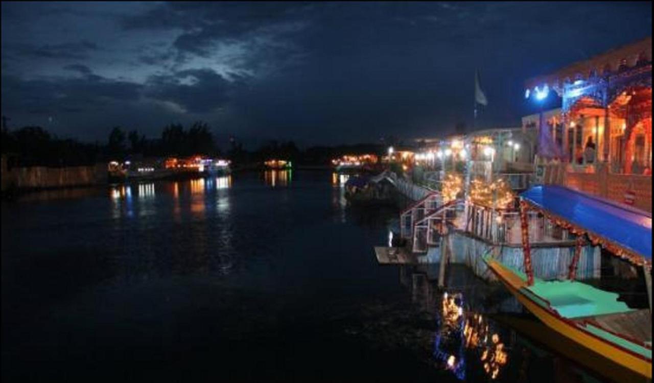 De Laila House Boat By Sterling Hotel Srīnagar Kültér fotó